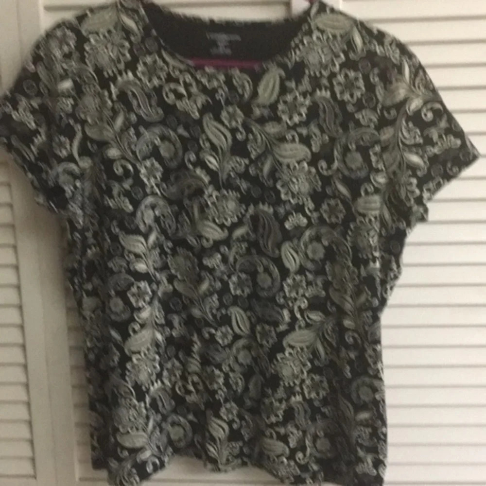 Ladies top - Picture 2 of 3